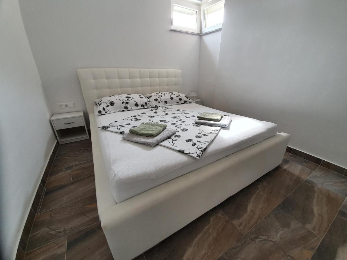 Apartments Ljubic Pag Town Dış mekan fotoğraf